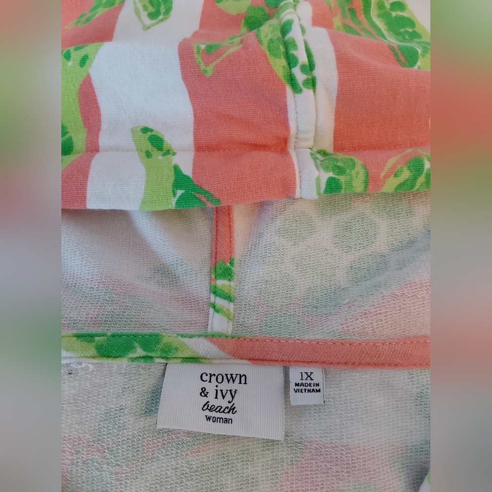 Crown & Ivy 1X Vibrant Turtle Print Hoodie - Picture 6 of 9